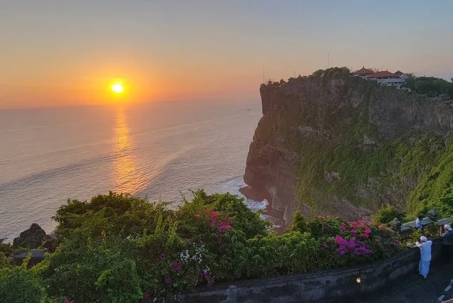 private uluwatu temple and kecak fire dance evening tour in jimbaran bay