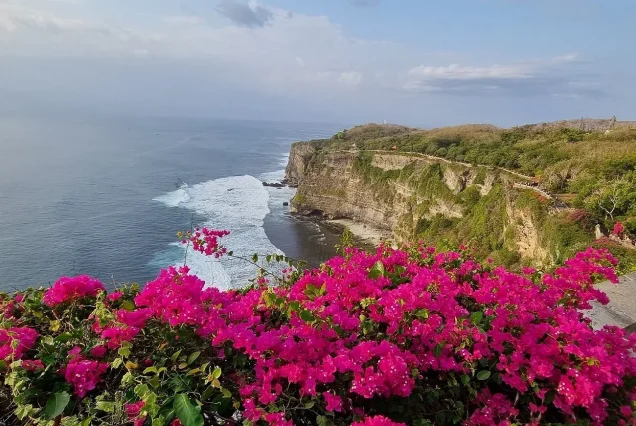 private uluwatu temple and kecak fire dance evening tour in jimbaran bay