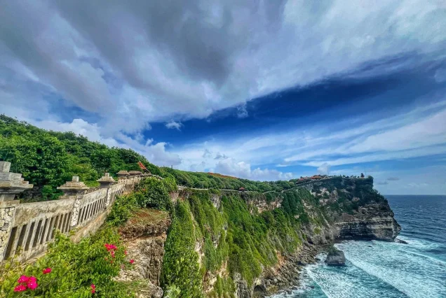 private uluwatu temple and kecak fire dance evening tour in jimbaran bay