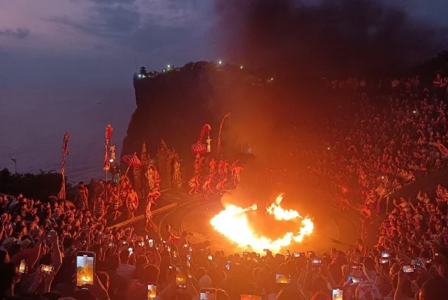 private uluwatu temple and kecak fire dance evening tour in jimbaran bay