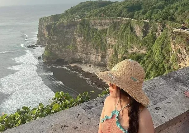private uluwatu temple and kecak fire dance evening tour in jimbaran bay