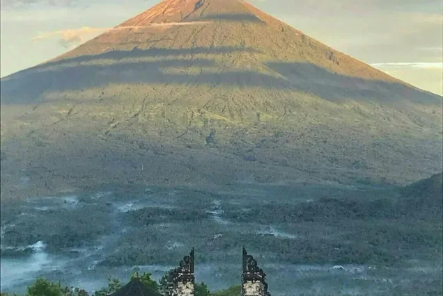 bali instagram trip: lempuyang and tirta gangga in a day all inclusive