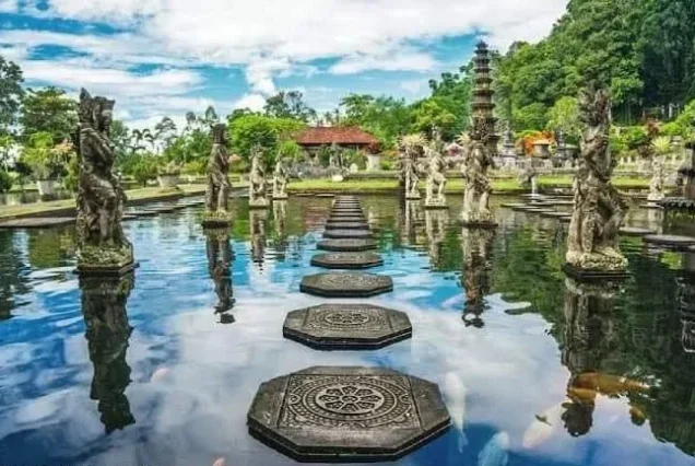 bali instagram trip: lempuyang and tirta gangga in a day all inclusive