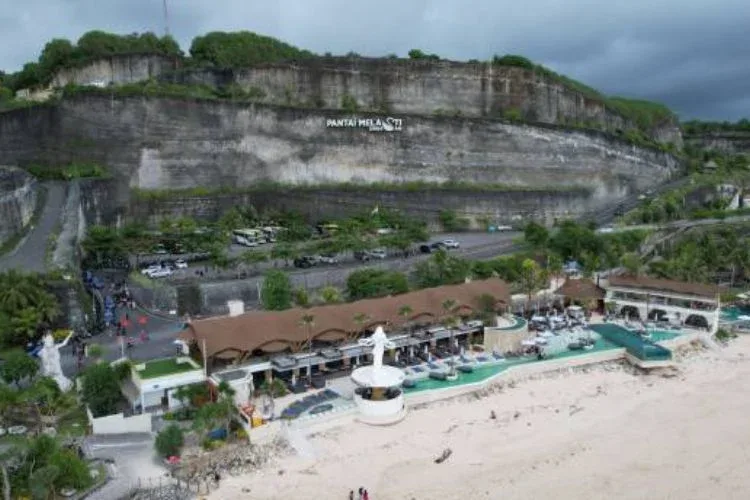 melasti beach ungasan