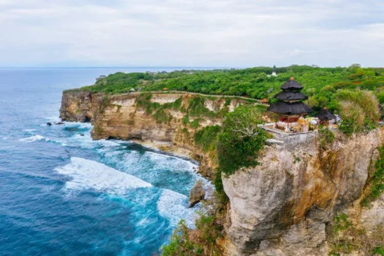 pura luhur uluwatu temple bali